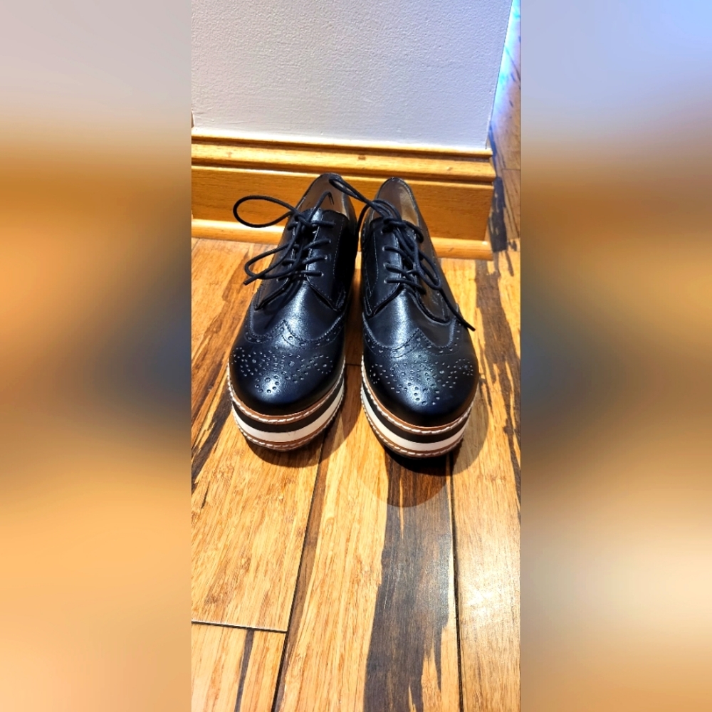 Steve Madden Platform Wing Tip.shoes. size 9